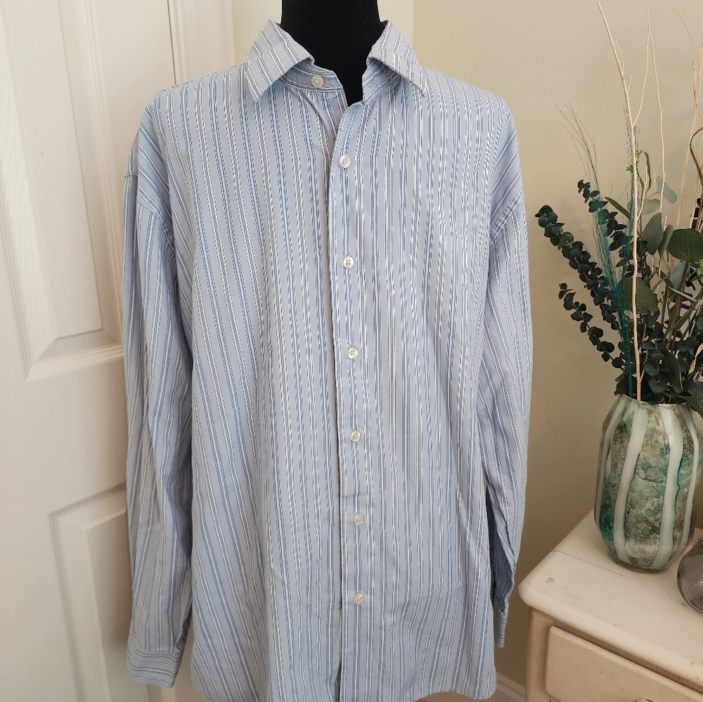 Men's Van Heusen Button Up Dress Shirt Size 17 - 17 1/2 / Equivalent to XL